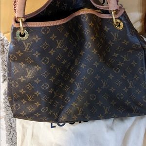 LV authentic